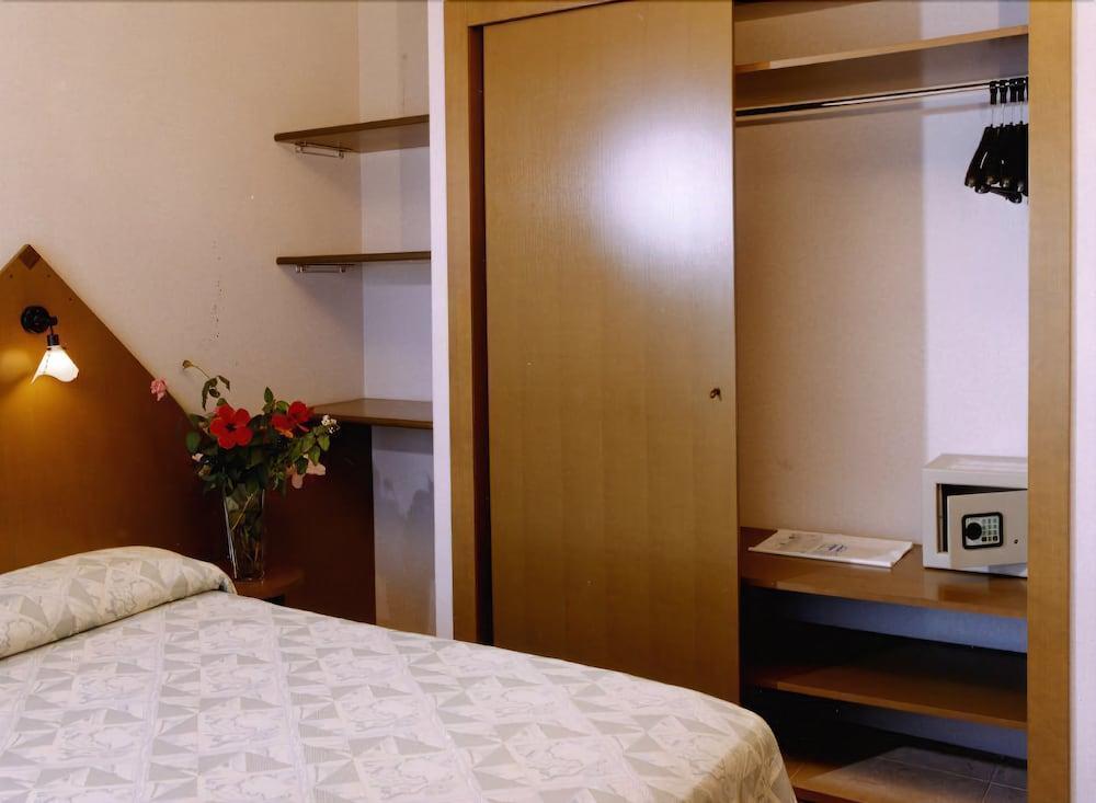 Addaura Village E Congressi Hotel 3*